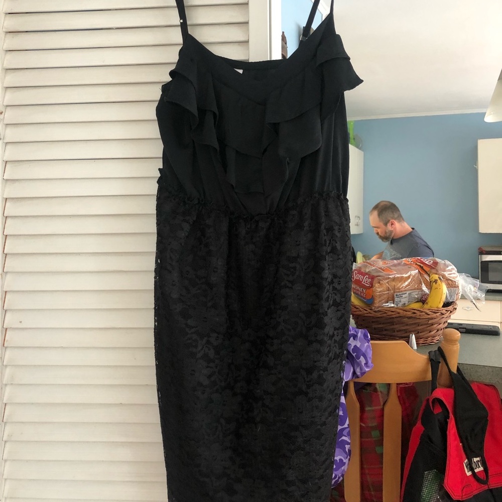 Like new black lace dress 👗